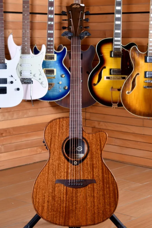 LAG T98ACE Auditorium Cutaway EQ High Gloss Natural Centro Chitarre Solo Oggi